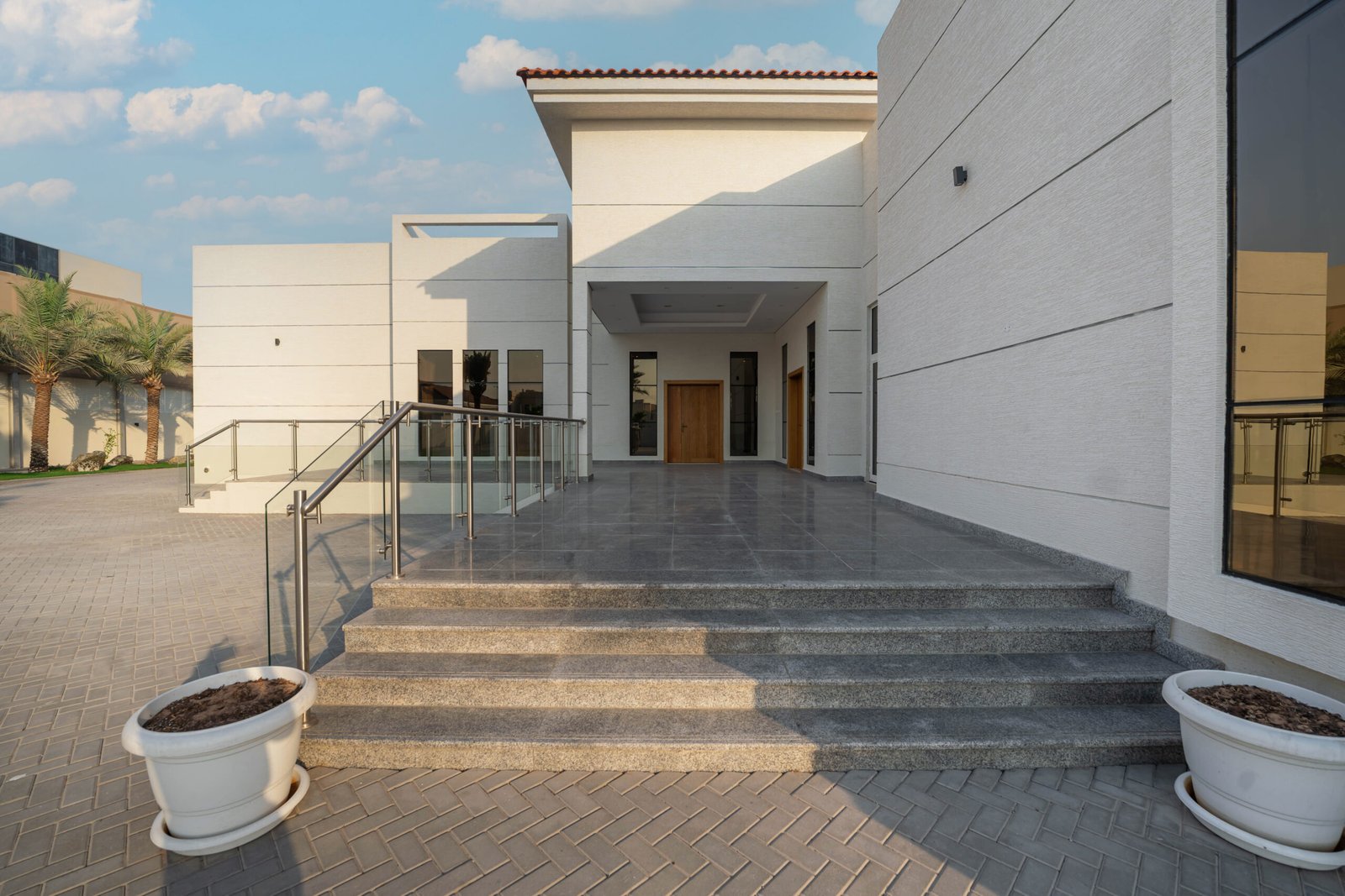 Arabian Ranches still — Staircase